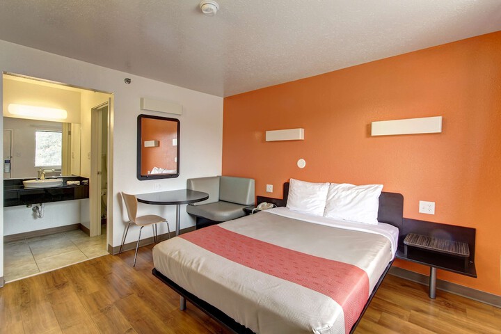 Room 12 of 22