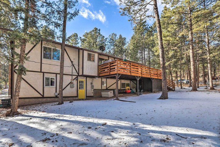 Scenic Woodland Park Cottage w / Deck + Grill!