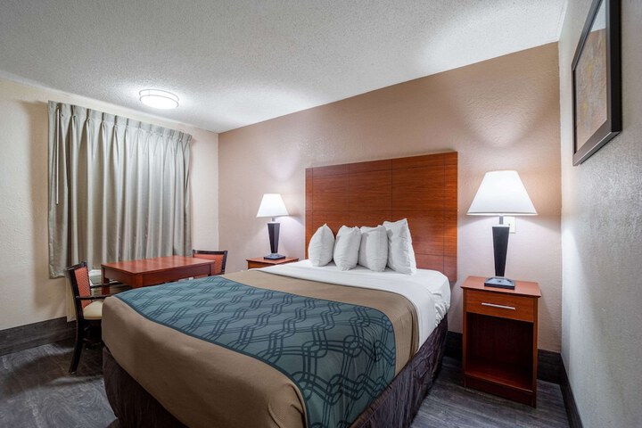 Room 21 of 37
