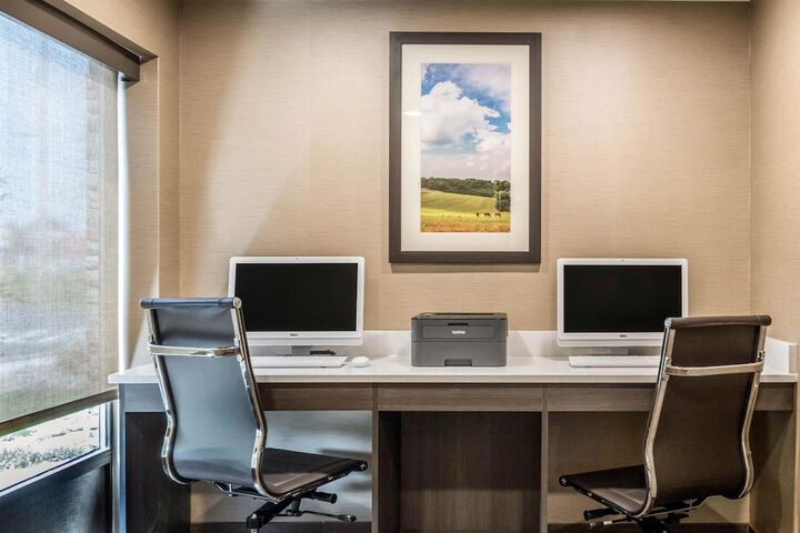 Business Center 27 of 28