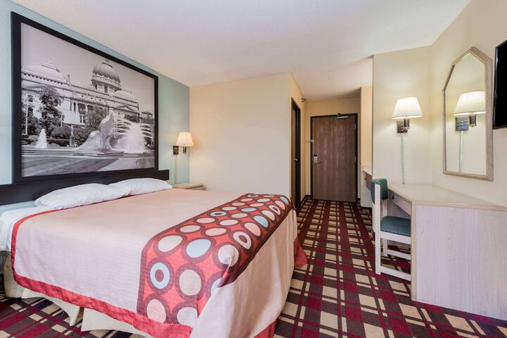 Room 7 of 25