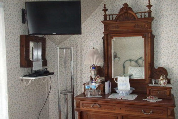 Room 27 of 32