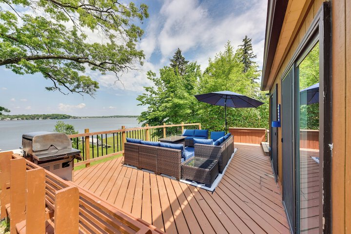 Waterfront Fox Lake Vacation Rental w / Fire Pit!