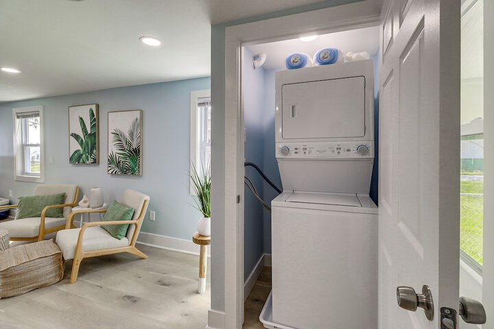 Bayfront Maryland Retreat w / Deck Near Beaches!