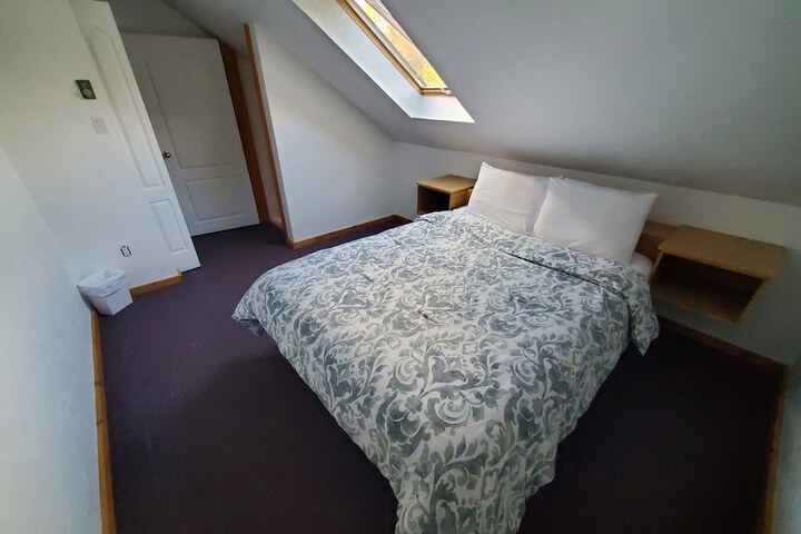Room 65 of 147