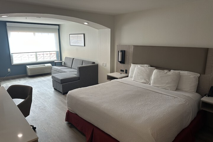Room 53 of 76