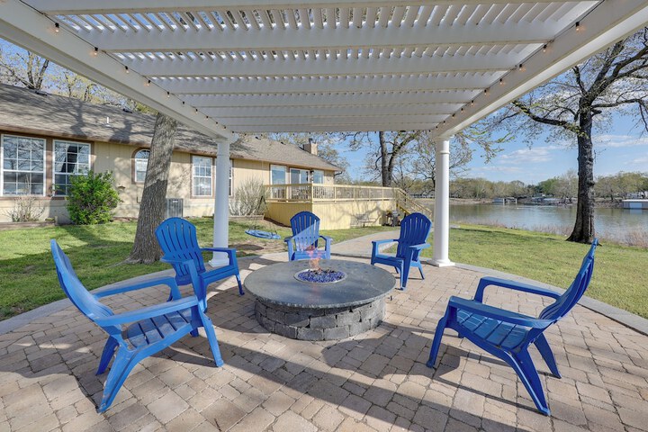 Lakefront Home w / Shared Boat Ramp in Grove!