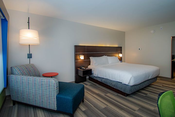 Holiday Inn Express & Suites Tonawanda - Buffalo Area by IHG