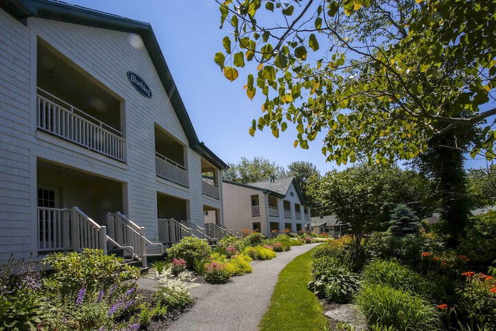 Spruce Point Inn