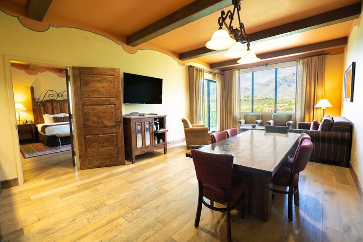 Hacienda Del Sol Guest Ranch Resort