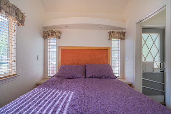 Room 35 of 76