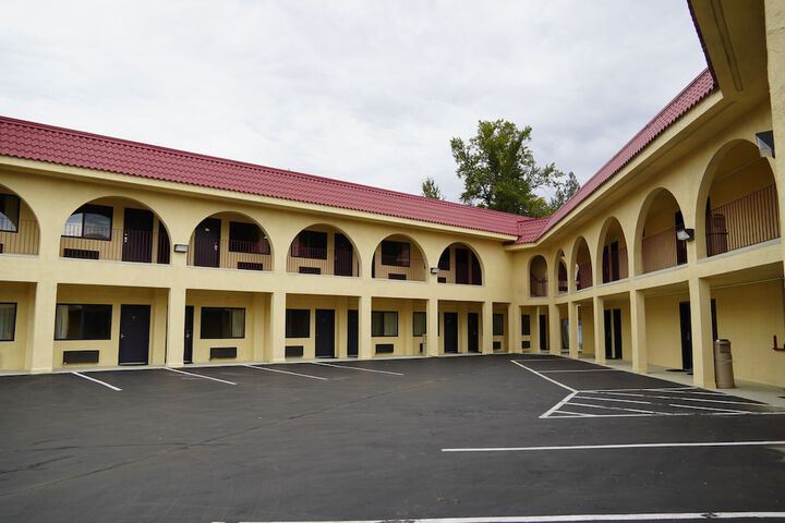 Timberland Inn & Suites