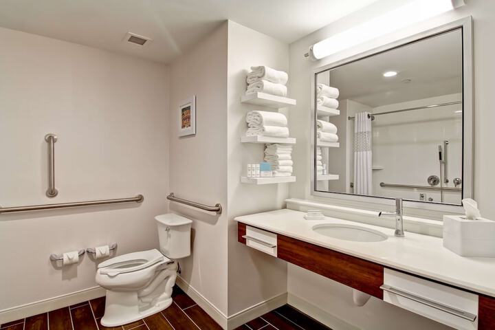 Room 32 of 41