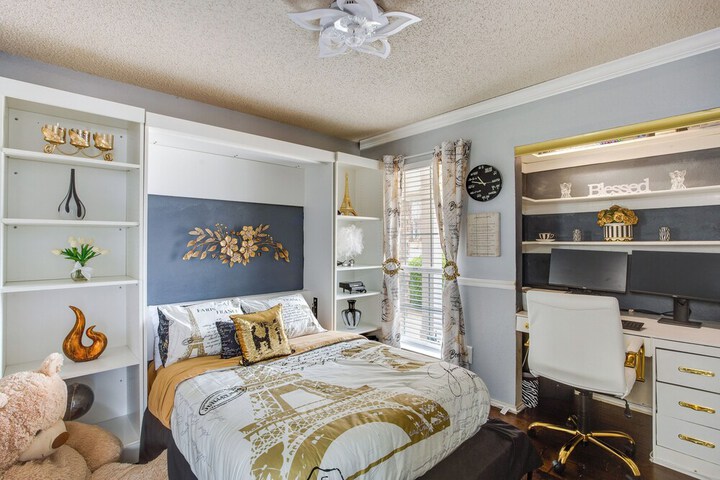 Walk to Lake! Rowlett Escape w / Fire Pit & Views