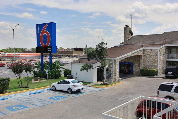 Hotel 5 of 40