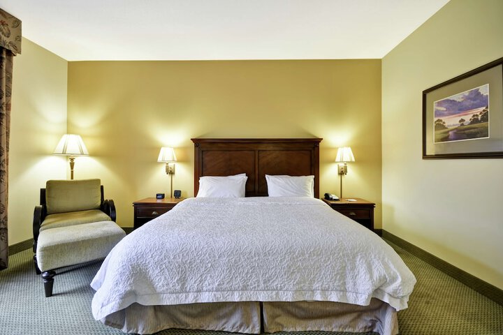 Hampton Inn & Suites North Charleston-University Blvd