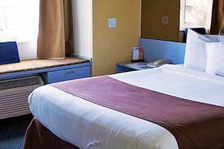 Room 10 of 47