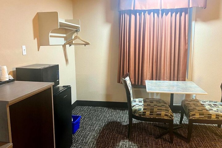 Room 17 of 34