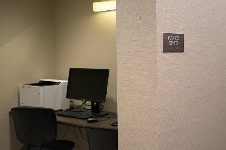 Business Center 81 of 87