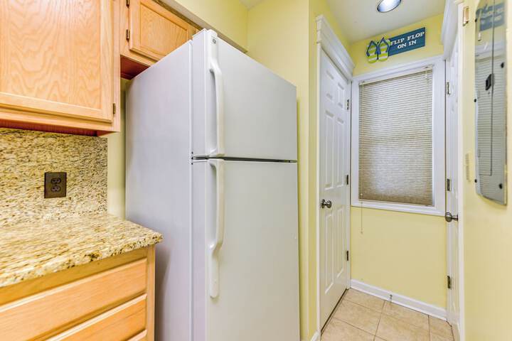 7 Mi to North Myrtle Beach: Condo w / Pool Access