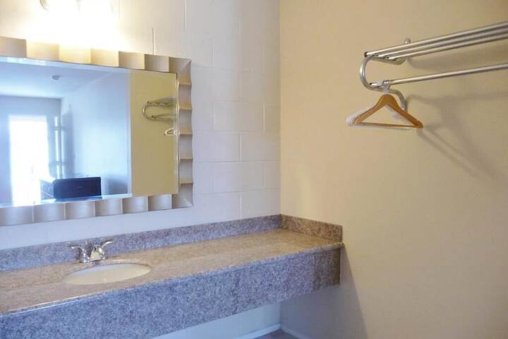Room 10 of 27