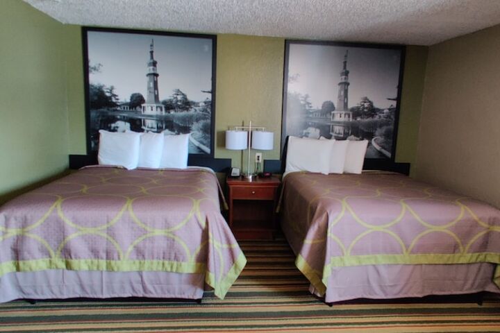 Room 16 of 37