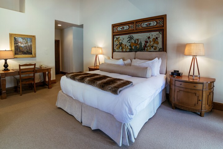 Room 319 of 500