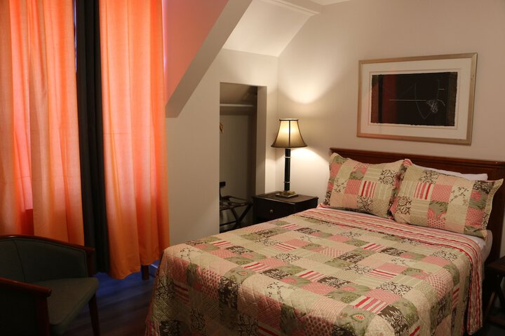 Room 28 of 40
