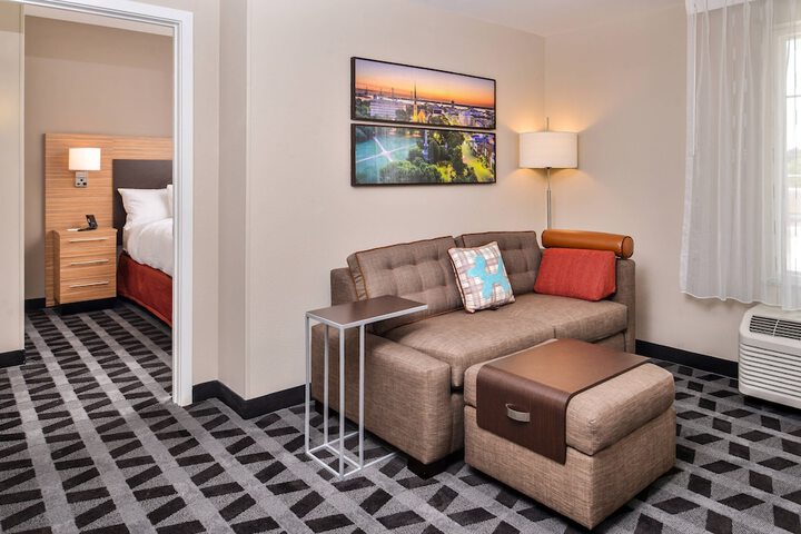 Room 14 of 37