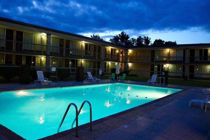 RIVER ROCK INN
