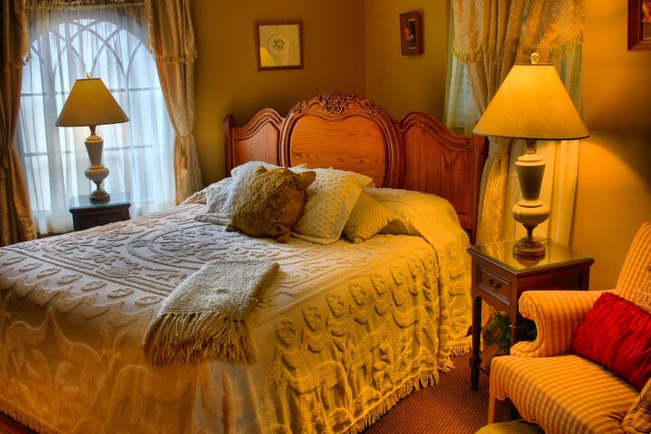 Room 83 of 107