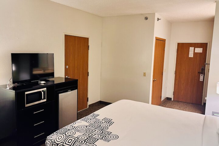 Room 25 of 38