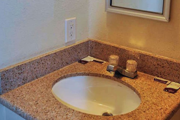 California Suites Motel