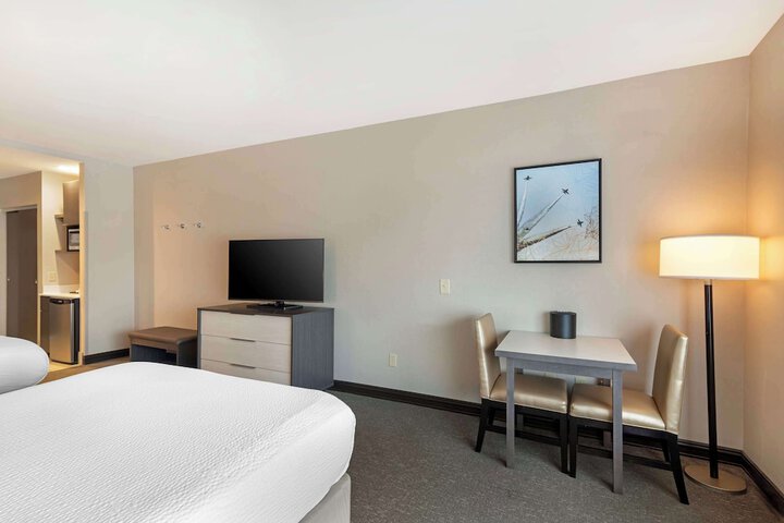 Best Western Plus Executive Residency Rigbys Water World Hotel