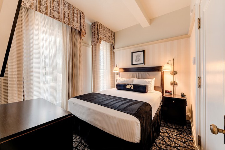 Room 54 of 82