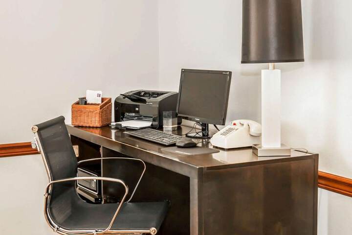Business Center 46 of 48