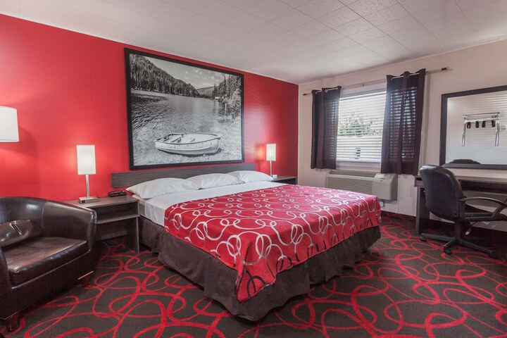 Room 8 of 28