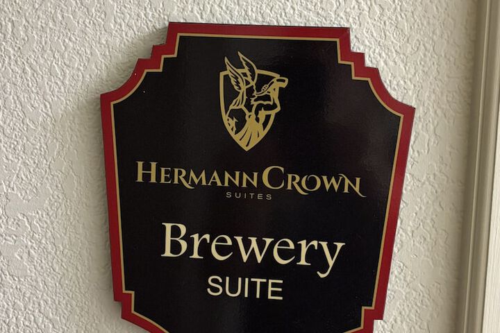 Hermann Crown Suites