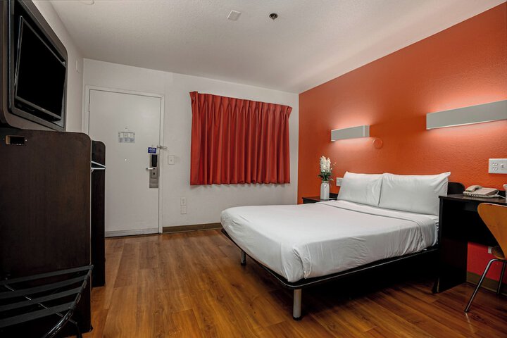 Room 26 of 29