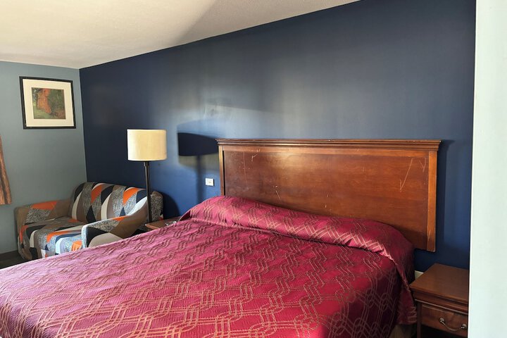 Room 2 of 8