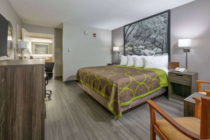 Room 22 of 33