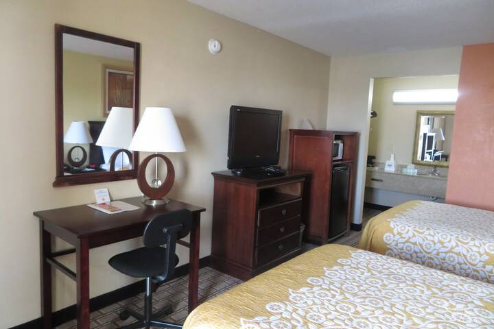 Room 27 of 80