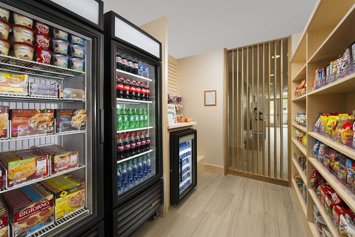 Holiday Inn Express & Suites Altoona by IHG