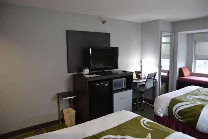 Room 27 of 33