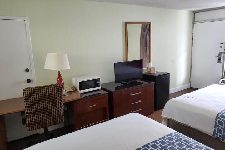 Room 17 of 28