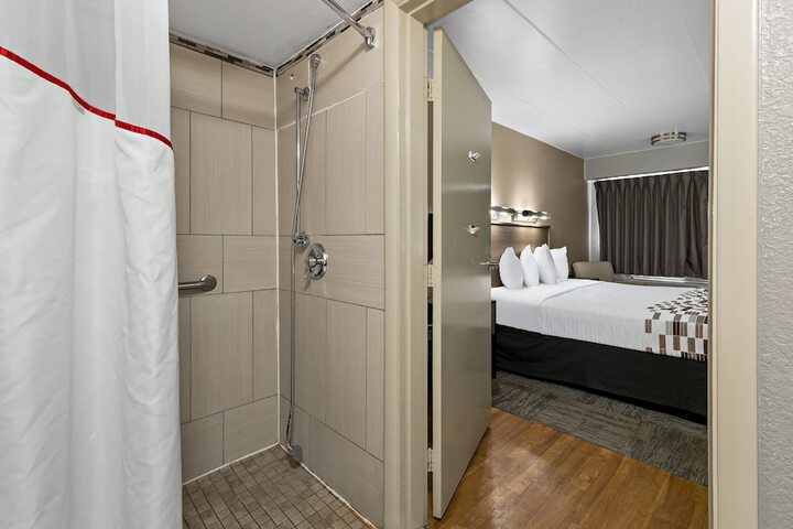 Room 33 of 41