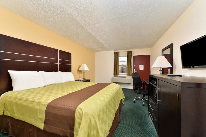 Room 2 of 8