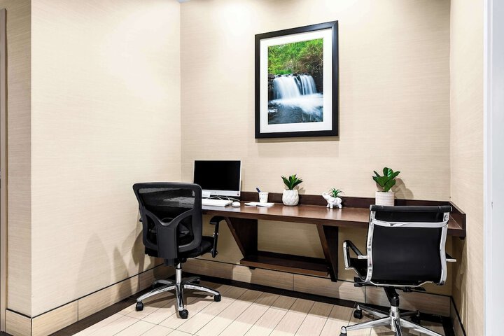Business Center 31 of 32