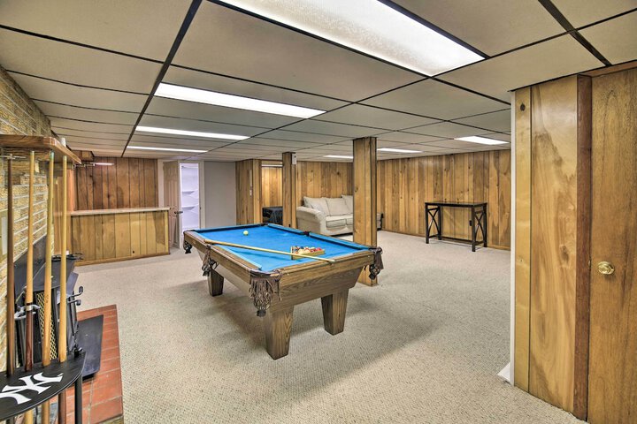Bluefield Retreat w / Pool Table: Near Parks!