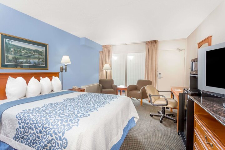 Room 14 of 17